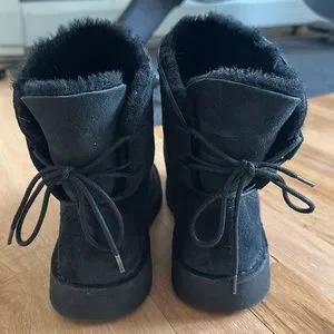 Shoelace uggs hot sale